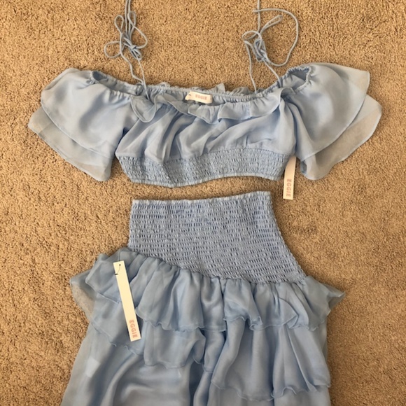 Multi-Layered Top and Bottom - Picture 4 of 5